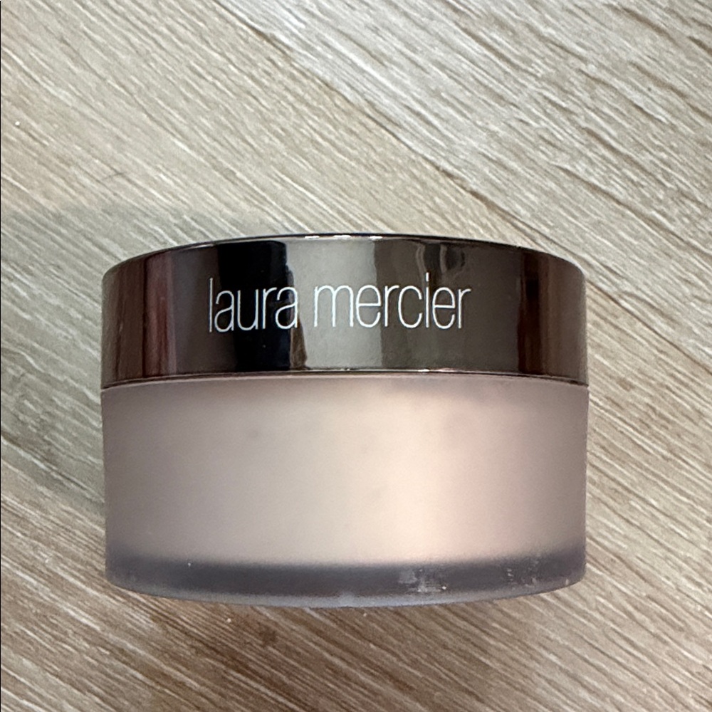laura mercier Translucent Setting Powder in Soft Beige Tone
